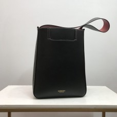 Burberry square bucket bag/black