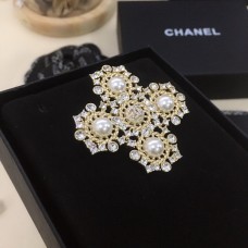 Chanel Code A3082 Five Pearl Brooches