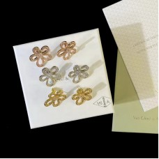 Van Cleef & Arpels Flowerlace Earrings